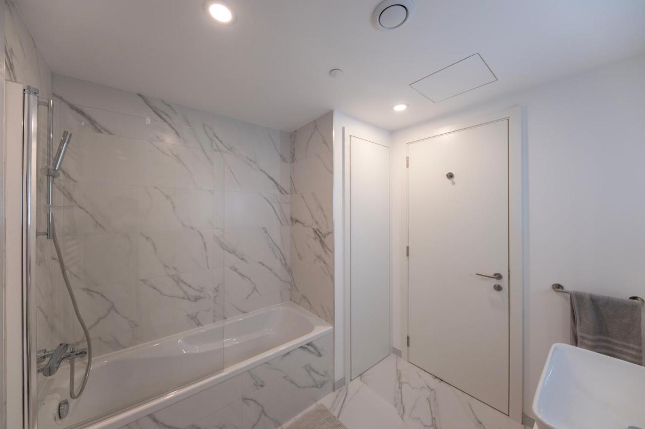 Brand New Luxury 1 Bed 2 Bath Apartment - Spa & Pool ジブラルタル エクステリア 写真
