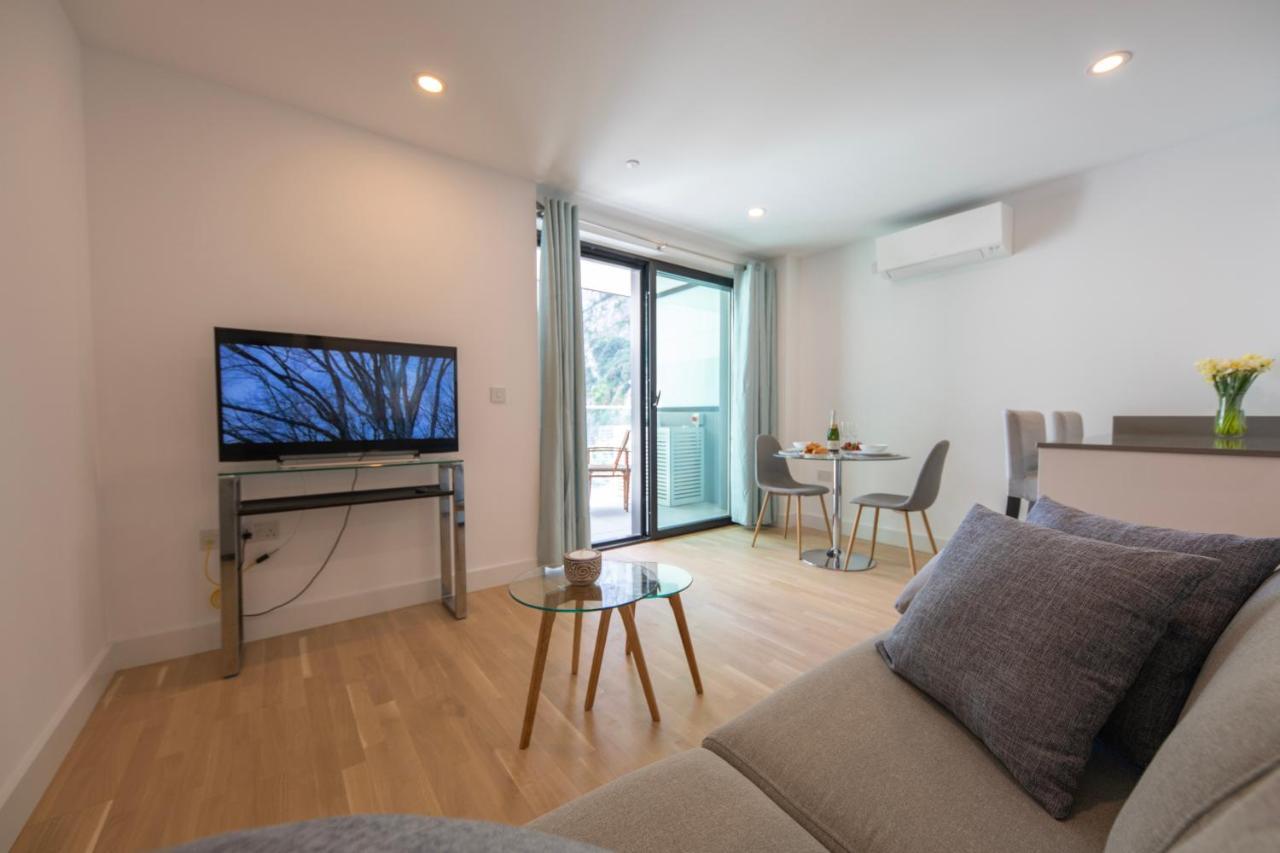 Brand New Luxury 1 Bed 2 Bath Apartment - Spa & Pool ジブラルタル エクステリア 写真