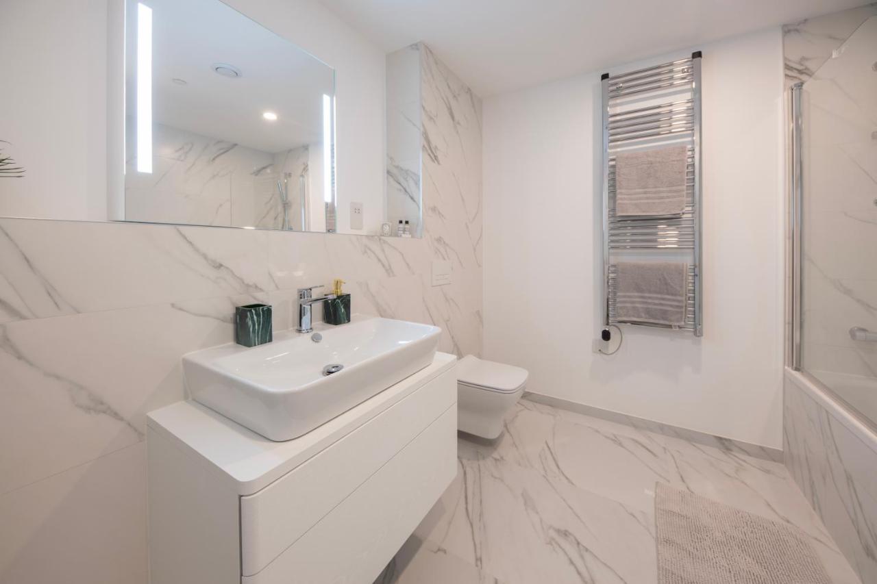 Brand New Luxury 1 Bed 2 Bath Apartment - Spa & Pool ジブラルタル エクステリア 写真